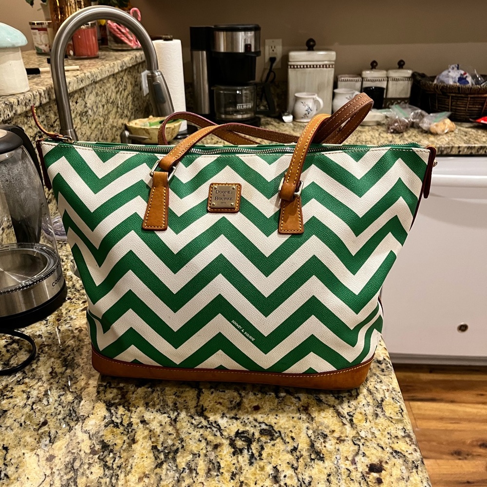 GUC Authentic Dooney&Bourke Leather Chevron Handbag 11X16.5